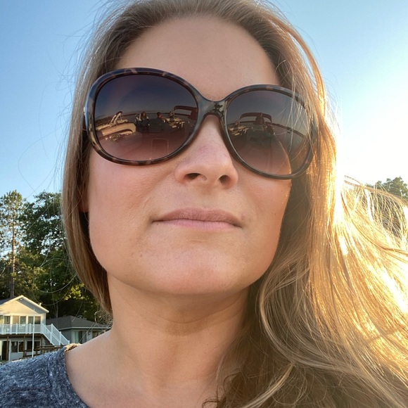 Meet your Posher, Teresa ⭐️⭐️⭐️⭐️⭐️ - Picture 2 of 16